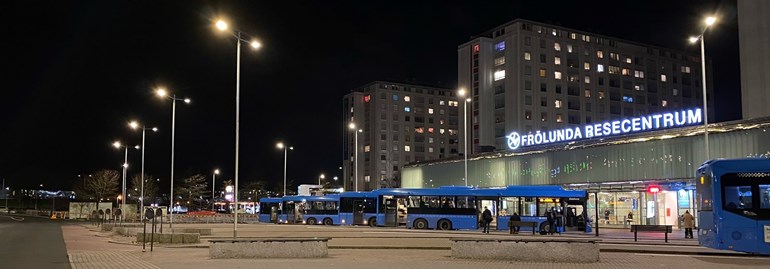 Frölunda Torg - Installation av belysning på busshållplats